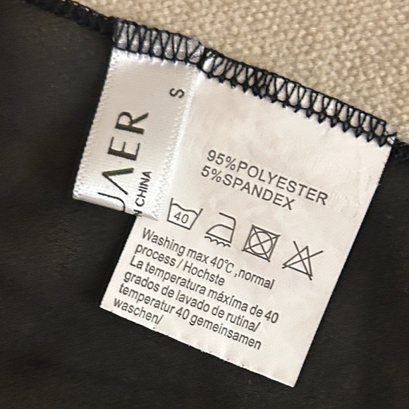 Elegant Black Women's Sarong - Picture 6 of 6